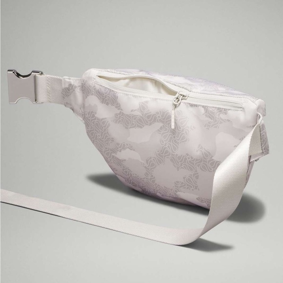NWT - Lululemon City Adventurer Belt Bag 2.5L Camo White Opal - Picture 3 of 5
